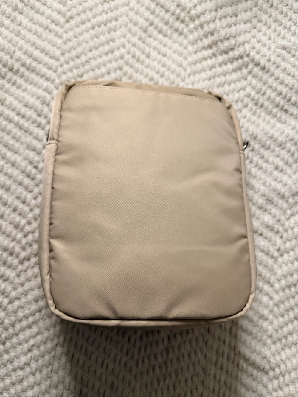 🤍New IHKWIP The Clip It Crossbody Bag🤍 - Picture 5 of 9